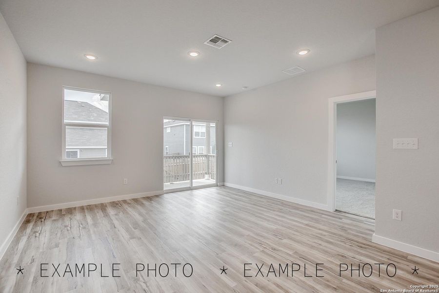 Spacious, unfurnished interior of a new home in Hiddenbrooke, Seguin (Image 23).