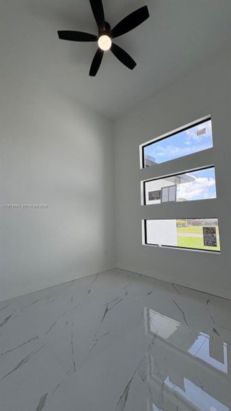 Spacious, unfurnished interior of a new home in , Cape Coral (Image 9).