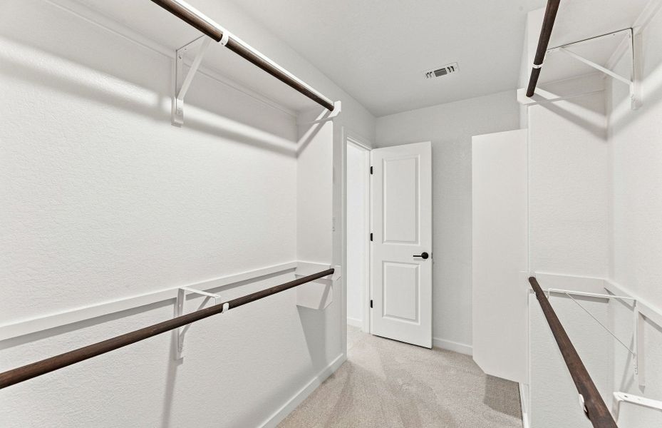 Spacious, unfurnished interior of a new home in Santa Rita Ranch, Liberty Hill (Image 21).