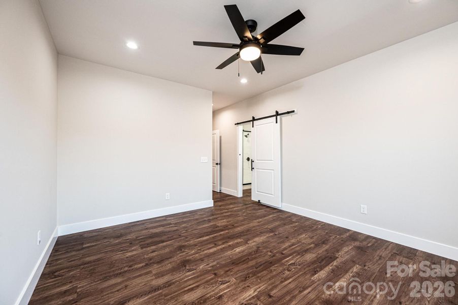 Spacious, unfurnished interior of a new home in , Lenoir (Image 14).