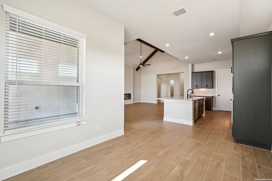 Spacious, unfurnished interior of a new home in Meyer Ranch, New Braunfels (Image 21).