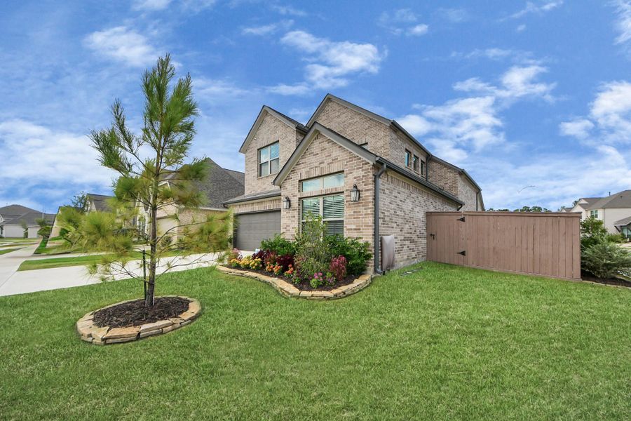 The fresh landscaping create such an inviting entry!