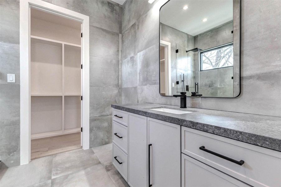 Furnished interior view inside a new home in , Houston (Image 40).