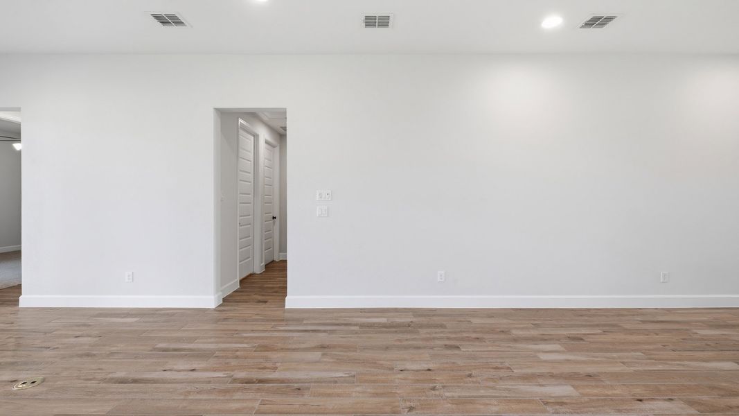 Spacious, unfurnished interior of a new home in Trinity Falls, McKinney (Image 14). Spacious, unfurnished interior of a new home in Trinity Falls, McKinney (Image 14).