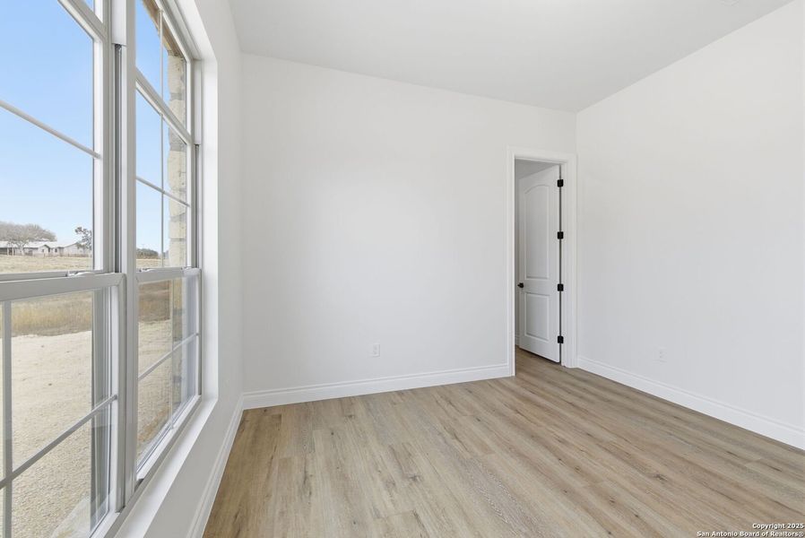 Spacious, unfurnished interior of a new home in , Bandera (Image 32).