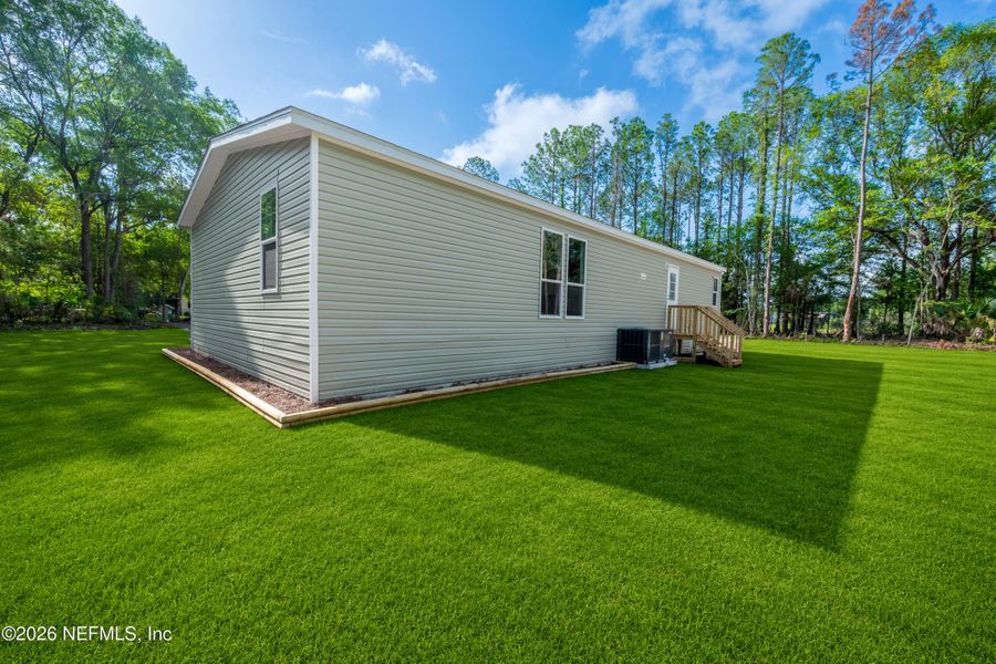 Exterior details and patio area of a home in , Starke (Image 19).