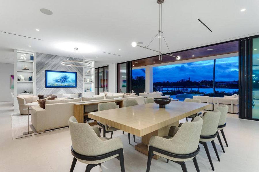 Sunrise Dining Area to Loggia