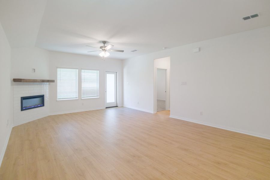 Spacious, unfurnished interior of a new home in Verandah, Royse City (Image 24).