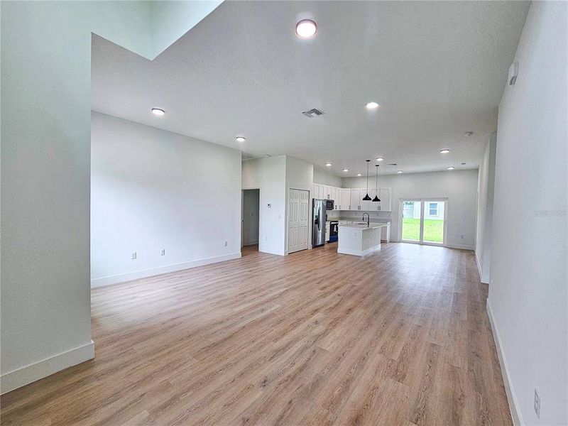 Spacious, unfurnished interior of a new home in , Ocala (Image 19).