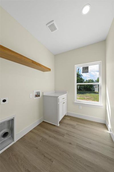 Spacious, unfurnished interior of a new home in , Waco (Image 27).