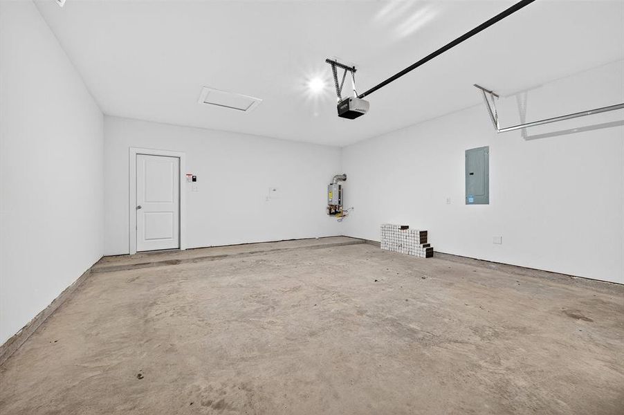 Spacious, unfurnished interior of a new home in Hickory Hill, Sherman (Image 34). Spacious, unfurnished interior of a new home in Hickory Hill, Sherman (Image 34).