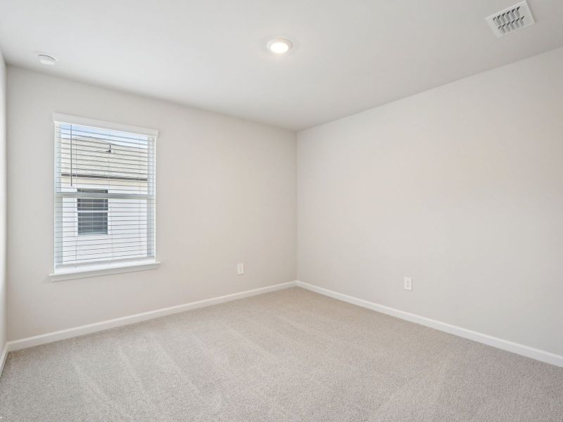 Spacious, unfurnished interior of a new home in Ivey Township, Dallas (Image 17).