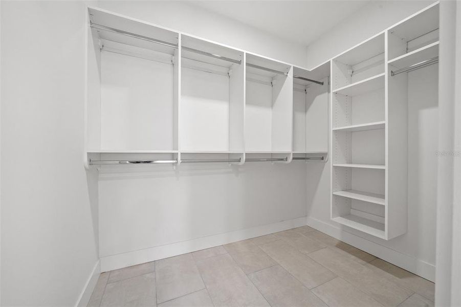 Spacious, unfurnished interior of a new home in , Pinellas Park (Image 20).