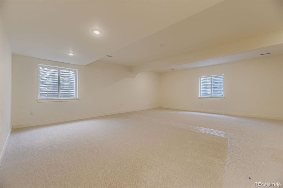 Spacious, unfurnished interior of a new home in Hilltop 55+ at Inspiration, Aurora (Image 16). Spacious, unfurnished interior of a new home in Hilltop 55+ at Inspiration, Aurora (Image 16).