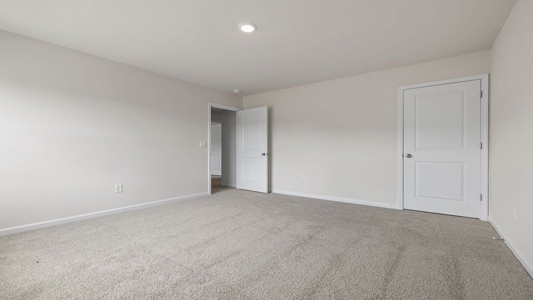 Spacious, unfurnished interior of a new home in Cascade Point, Seneca (Image 27).