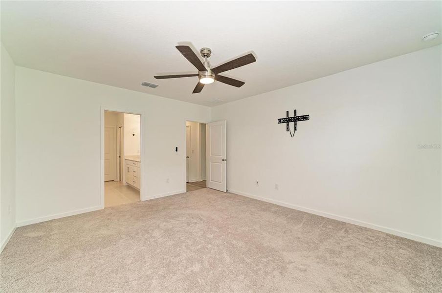 Spacious, unfurnished interior of a new home in Oakfield Lakes, Parrish (Image 35). Spacious, unfurnished interior of a new home in Oakfield Lakes, Parrish (Image 35).