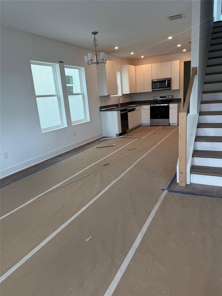 Spacious, unfurnished interior of a new home in , Tampa (Image 8).