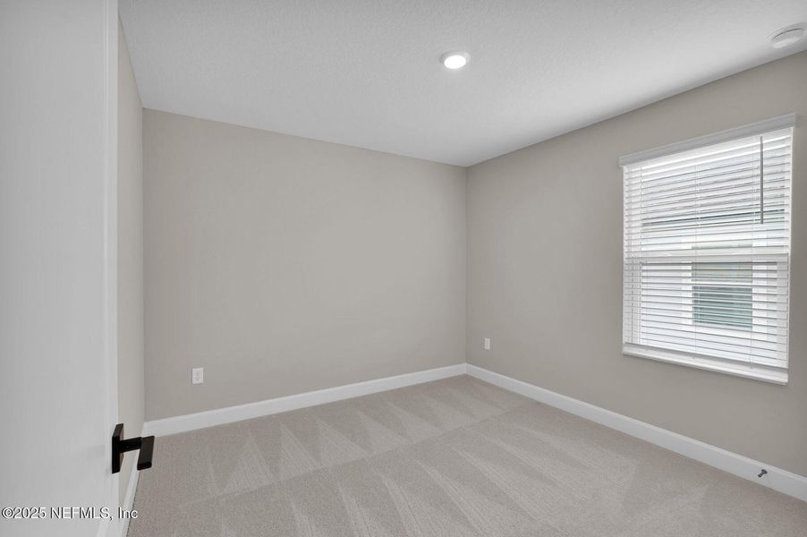 Spacious, unfurnished interior of a new home in Jennings Farm, Middleburg (Image 21).
