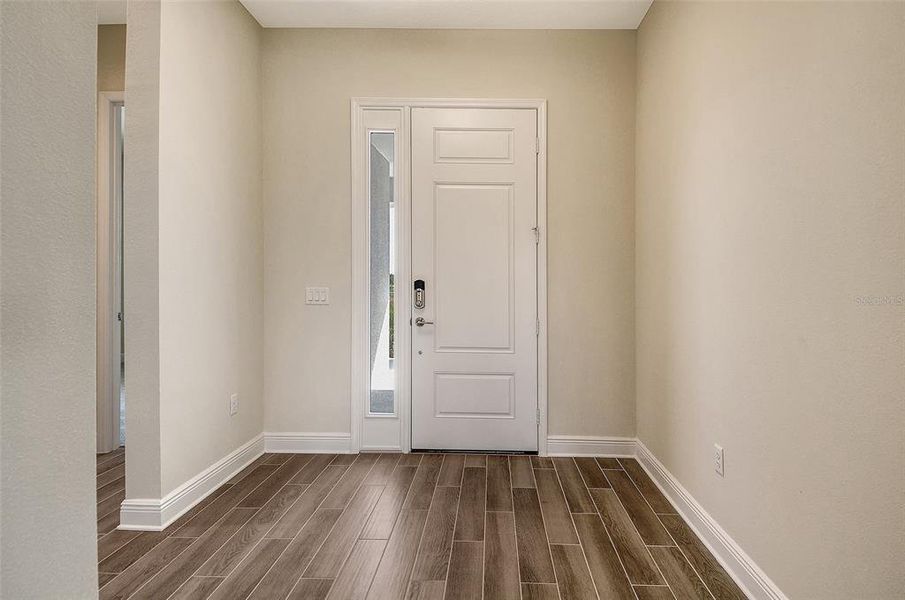 Spacious, unfurnished interior of a new home in Canoe Creek, Parrish (Image 24).