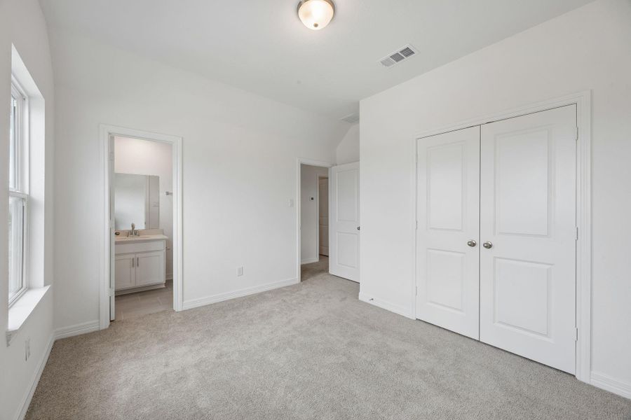 Spacious, unfurnished interior of a new home in Austin Point, Richmond (Image 20).