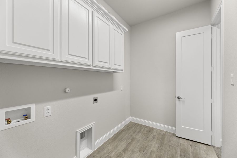 Representative unfurnished interior of a home built from the Carlow by Windsor Homes in Ridge Pointe Estates, McLendon-Chisholm (Image 28).