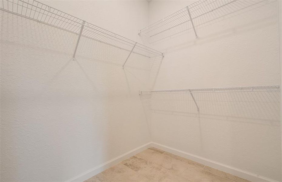 Spacious, unfurnished interior of a new home in Tohoqua Reserve, Kissimmee (Image 19).