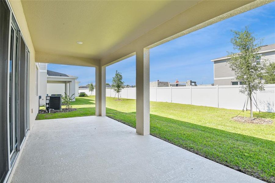 Exterior details and patio area of a home in , Tavares (Image 3).