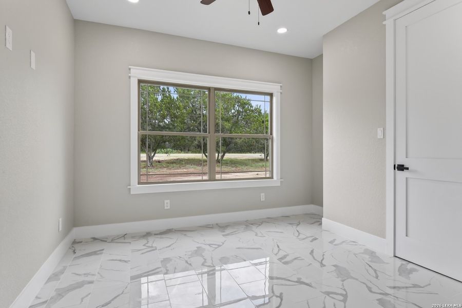 Spacious, unfurnished interior of a new home in , Bandera (Image 18).