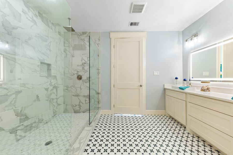 Furnished interior view inside a new home in , Galveston (Image 6).