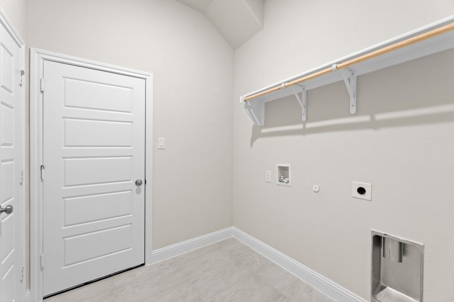 Spacious, unfurnished interior of a new home in Lovers Landing, Forney (Image 27). Spacious, unfurnished interior of a new home in Lovers Landing, Forney (Image 27).