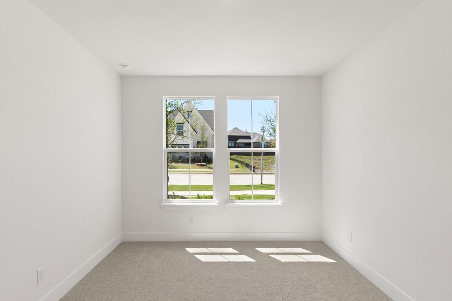 Spacious, unfurnished interior of a new home in Somerset Park, Rockwall (Image 27).