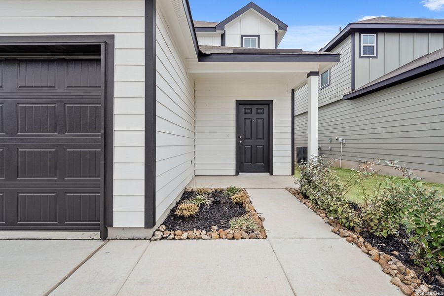 Exterior details and patio area of a home in Abbott Place, St. Hedwig (Image 18).