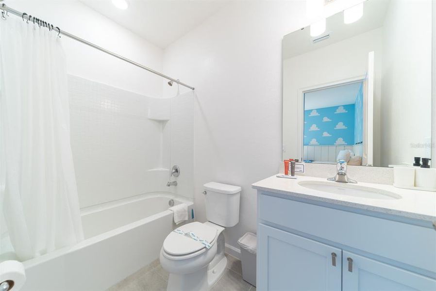 Furnished interior view inside a new home in , Orlando (Image 41).