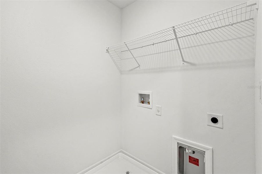 Spacious, unfurnished interior of a new home in Shenandoah Reserve, Orlando (Image 35).
