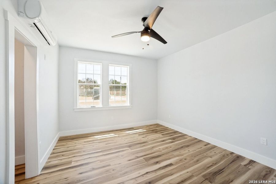 Spacious, unfurnished interior of a new home in , Bandera (Image 23).