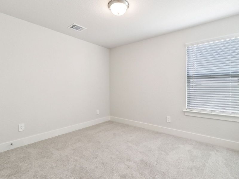 Spacious, unfurnished interior of a new home in Lark Canyon, New Braunfels (Image 26).