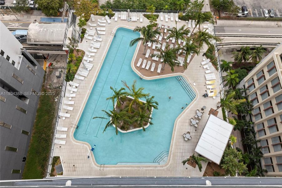 Condo located in Miami, FL showcasing its design and architecture (Image 4). Condo located in Miami, FL showcasing its design and architecture (Image 4).