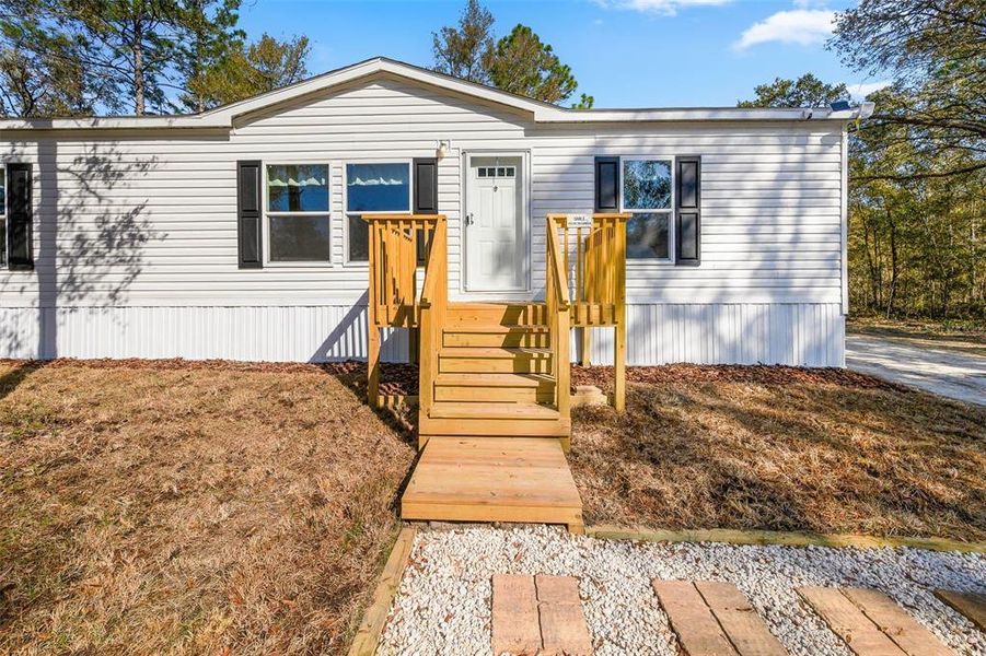 Exterior details and patio area of a home in , Bronson (Image 25).