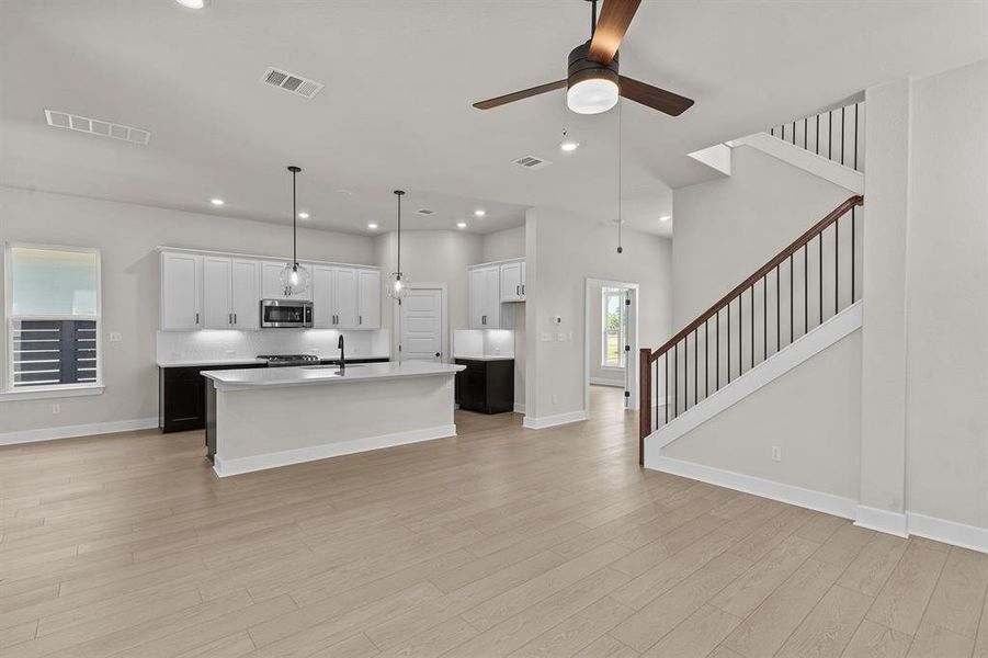 Family Room - Kitchen