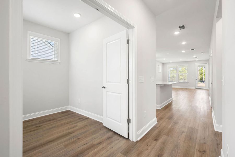 Spacious, unfurnished interior of a new home in Del Webb Savannah at Heartwood, Richmond Hill (Image 14).