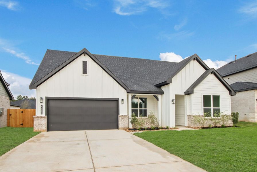 Front exterior of a new home in Silverthorne, Conroe, TX, highlighting curb appeal (Image 9). Front exterior of a new home in Silverthorne, Conroe, TX, highlighting curb appeal (Image 9).