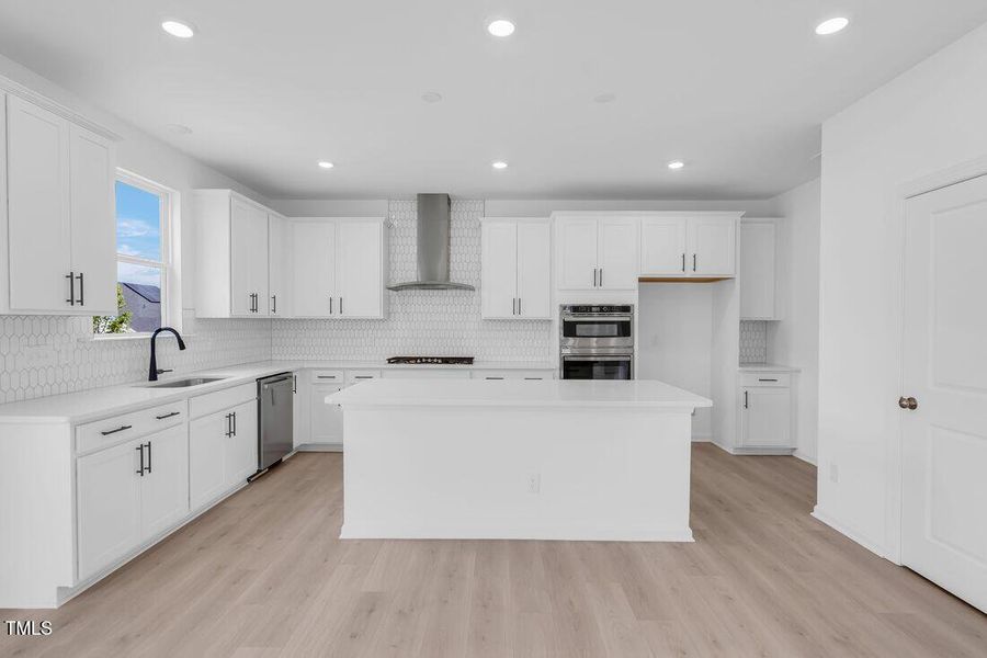 silverstone-bedford-lot-371-kitchen-03