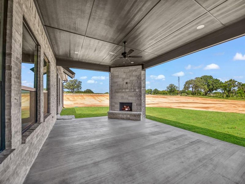 Exterior details and patio area of a home in , Decatur (Image 4).