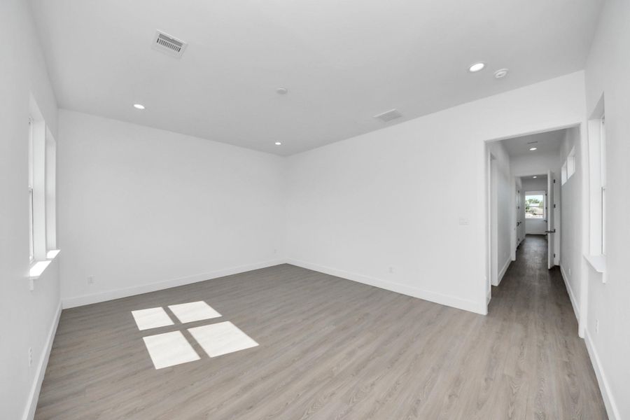 Spacious, unfurnished interior of a new home in , Houston (Image 32).