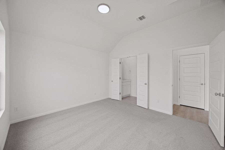 Spacious, unfurnished interior of a new home in Trinity Ranch, Elgin (Image 21).