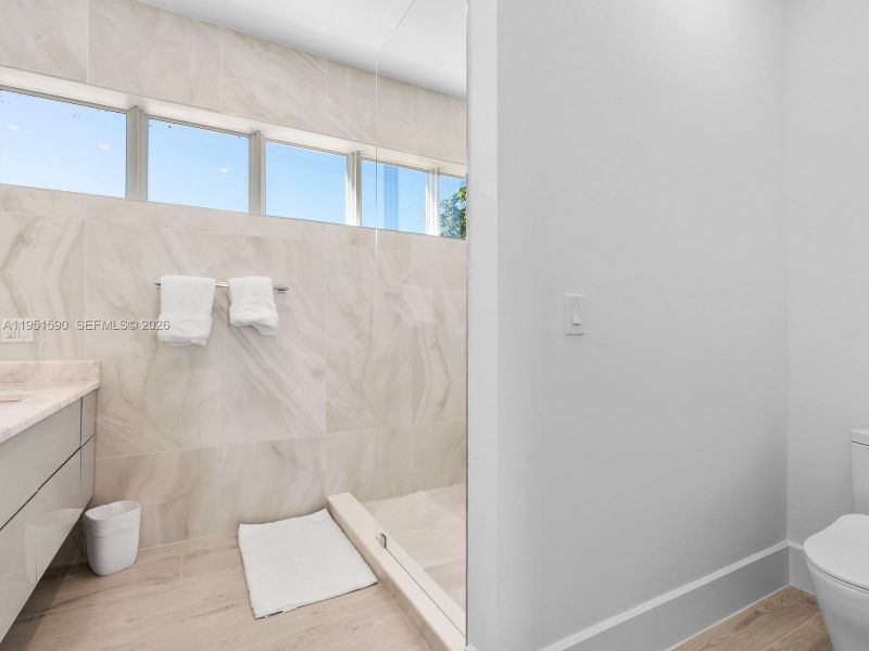 Furnished interior view inside a new home in , Marathon (Image 55).