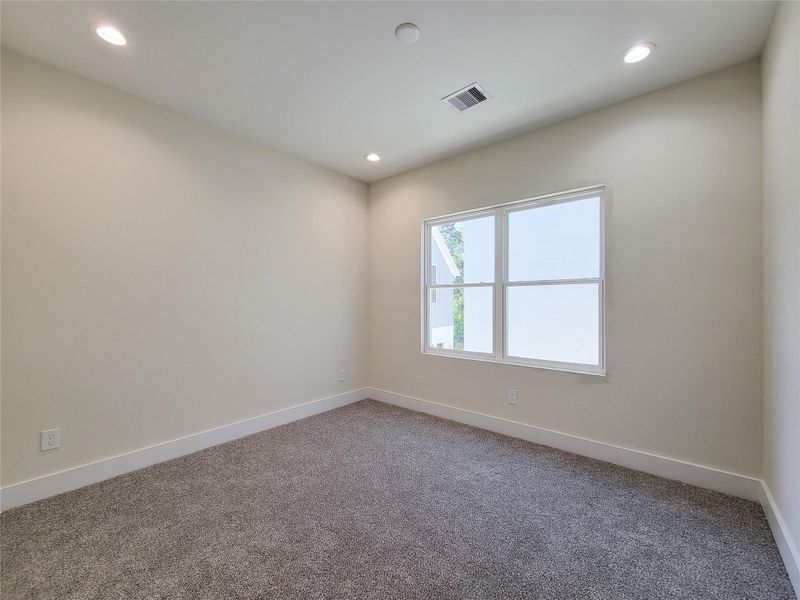 Spacious, unfurnished interior of a new home in , Houston (Image 35).