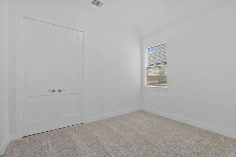 Spacious, unfurnished interior of a new home in Grange, Katy (Image 13).