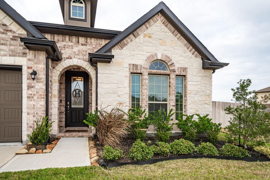 This charming home features a beautiful brick and stone facade with a welcoming arched entryway. The front is accentuated by well-maintained landscaping and a neatly paved walkway, adding to its curb appeal. This charming home features a beautiful brick and stone facade with a welcoming arched entryway. The front is accentuated by well-maintained landscaping and a neatly paved walkway, adding to its curb appeal.