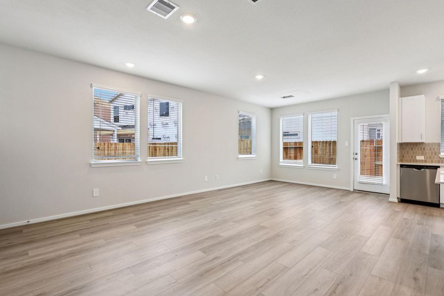 Spacious, unfurnished interior of a new home in Pinewood Trails - City Series, Atascocita (Image 28).